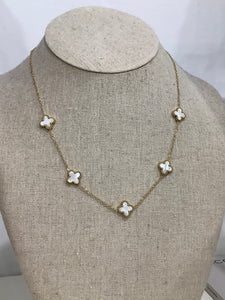 Clover Cleef necklace (white) - chichappensboutique