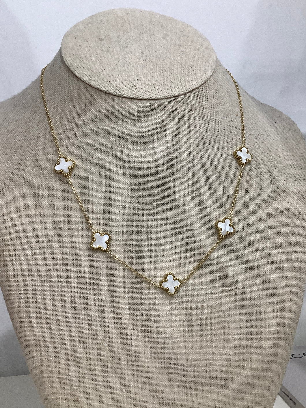 Clover Cleef necklace (white) - chichappensboutique