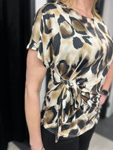Load image into Gallery viewer, The Samantha Top (various colours) - chichappensboutique