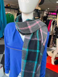 Traitor Tartan Scarf (various colours) - chichappensboutique