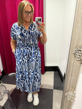 Load image into Gallery viewer, The Isabella Short Sleeves (new colours) - chichappensboutique