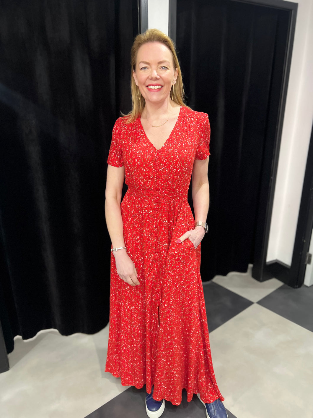 Red Floral Gypsy Dress - chichappensboutique