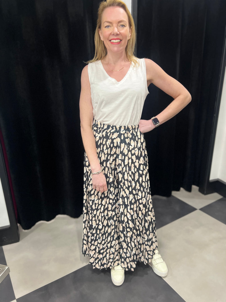 Leopard Wide Leg Pleated Trousers (various colours) - chichappensboutique