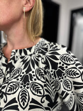 Load image into Gallery viewer, Monochrome Linen Feel Blouse - chichappensboutique