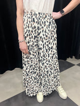 Load image into Gallery viewer, Leopard Wide Leg Pleated Trousers (various colours) - chichappensboutique