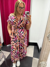 Load image into Gallery viewer, The Isabella Short Sleeves (new colours) - chichappensboutique