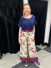 Load image into Gallery viewer, Floral Wide Leg Trouser - chichappensboutique