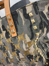 Load image into Gallery viewer, Solo Reversible Large Tote Bag - chichappensboutique