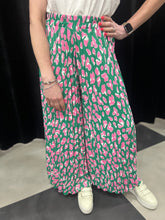 Load image into Gallery viewer, Leopard Wide Leg Pleated Trousers (various colours) - chichappensboutique