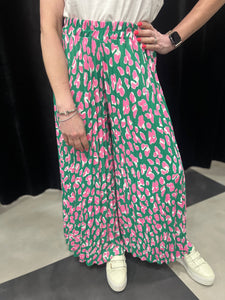 Leopard Wide Leg Pleated Trousers (various colours) - chichappensboutique