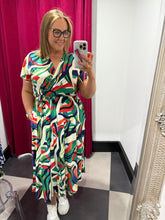 Load image into Gallery viewer, The Isabella Short Sleeves (new colours) - chichappensboutique