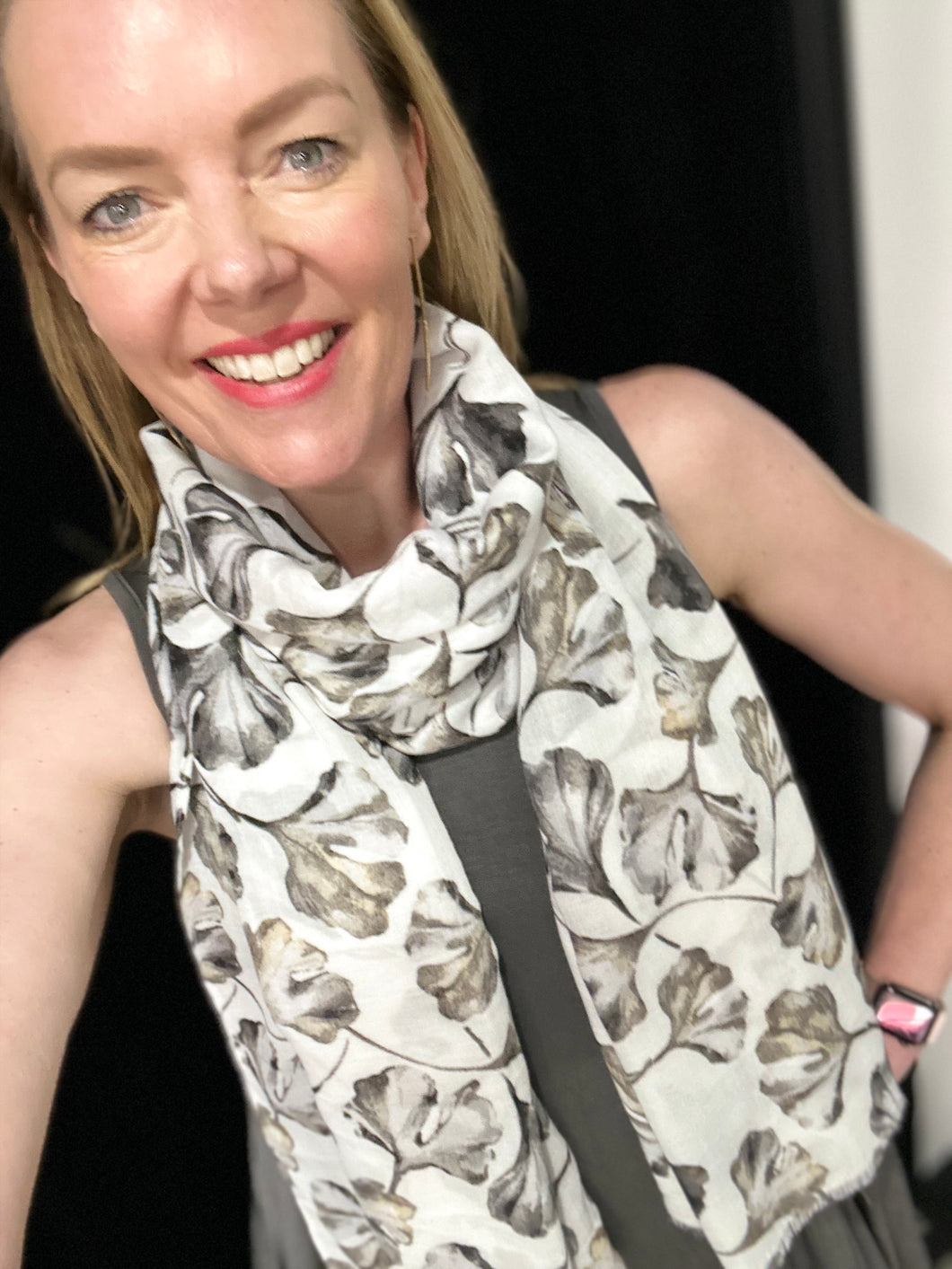The Reni Lightweight Scarf (various colours) - chichappensboutique