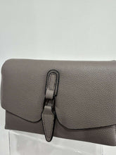 Load image into Gallery viewer, The Manhattan Leather Handbag (various colours) - chichappensboutique