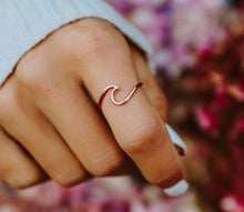 Load image into Gallery viewer, Puravida Wave Ring (silver) - chichappensboutique