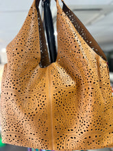 Load image into Gallery viewer, Summer Essential Hobo Bag - chichappensboutique
