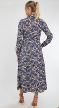 Load image into Gallery viewer, The Maura Maxi Shirt Dress - chichappensboutique