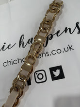 Load image into Gallery viewer, Rivals Stretch Belt (various colours) - chichappensboutique