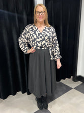 Load image into Gallery viewer, Extra Chic Bruges Midi Dress - chichappensboutique