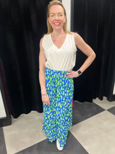 Load image into Gallery viewer, Leopard Wide Leg Pleated Trousers (various colours) - chichappensboutique