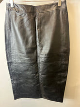 Load image into Gallery viewer, Imperfect Sonder Leather Skirt (size 8) - chichappensboutique