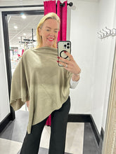 Load image into Gallery viewer, Super Soft Poncho (various colours) - chichappensboutique