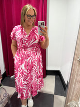 Load image into Gallery viewer, The Isabella Short Sleeves (new colours) - chichappensboutique