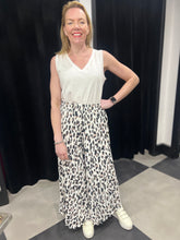 Load image into Gallery viewer, Leopard Wide Leg Pleated Trousers (various colours) - chichappensboutique