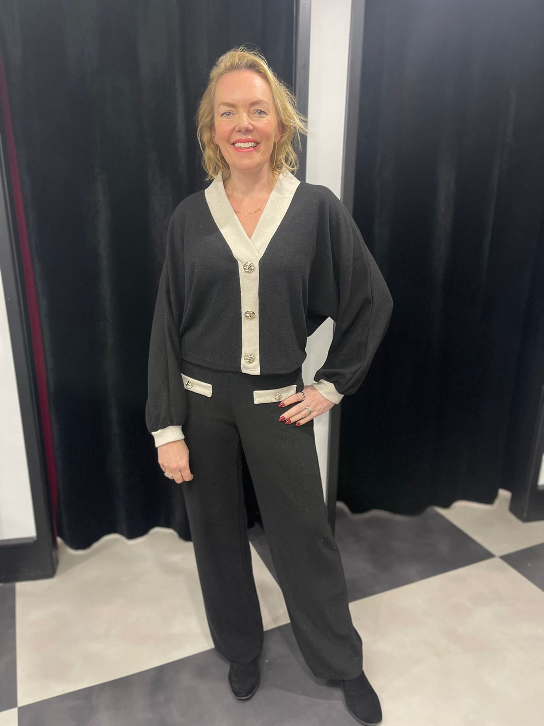 Parisian Loungewear Set (various colours) - chichappensboutique