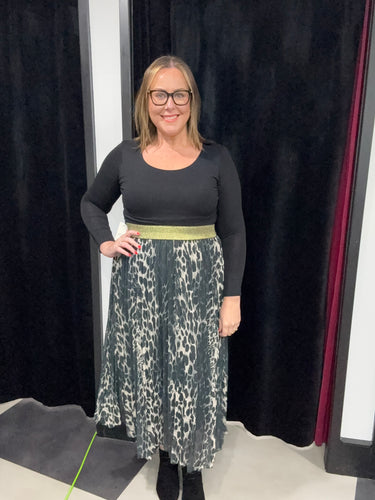 Extra Chic Animal Pleat Skirt (various colours)