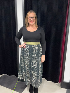 Extra Chic Animal Pleat Skirt (various colours)