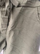 Load image into Gallery viewer, Essential Turn Up Trouser (various colours) - chichappensboutique