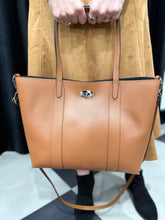 Load image into Gallery viewer, Leather Tote Bag (various colours) - chichappensboutique