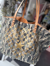 Load image into Gallery viewer, Solo Reversible Large Tote Bag - chichappensboutique