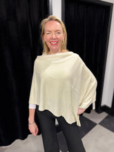 Load image into Gallery viewer, Super Soft Poncho (various colours) - chichappensboutique
