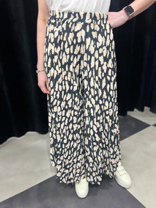 Leopard Wide Leg Pleated Trousers (various colours) - chichappensboutique