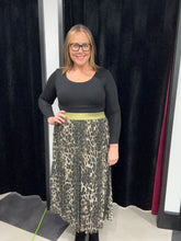 Load image into Gallery viewer, Extra Chic Animal Pleat Skirt (various colours)