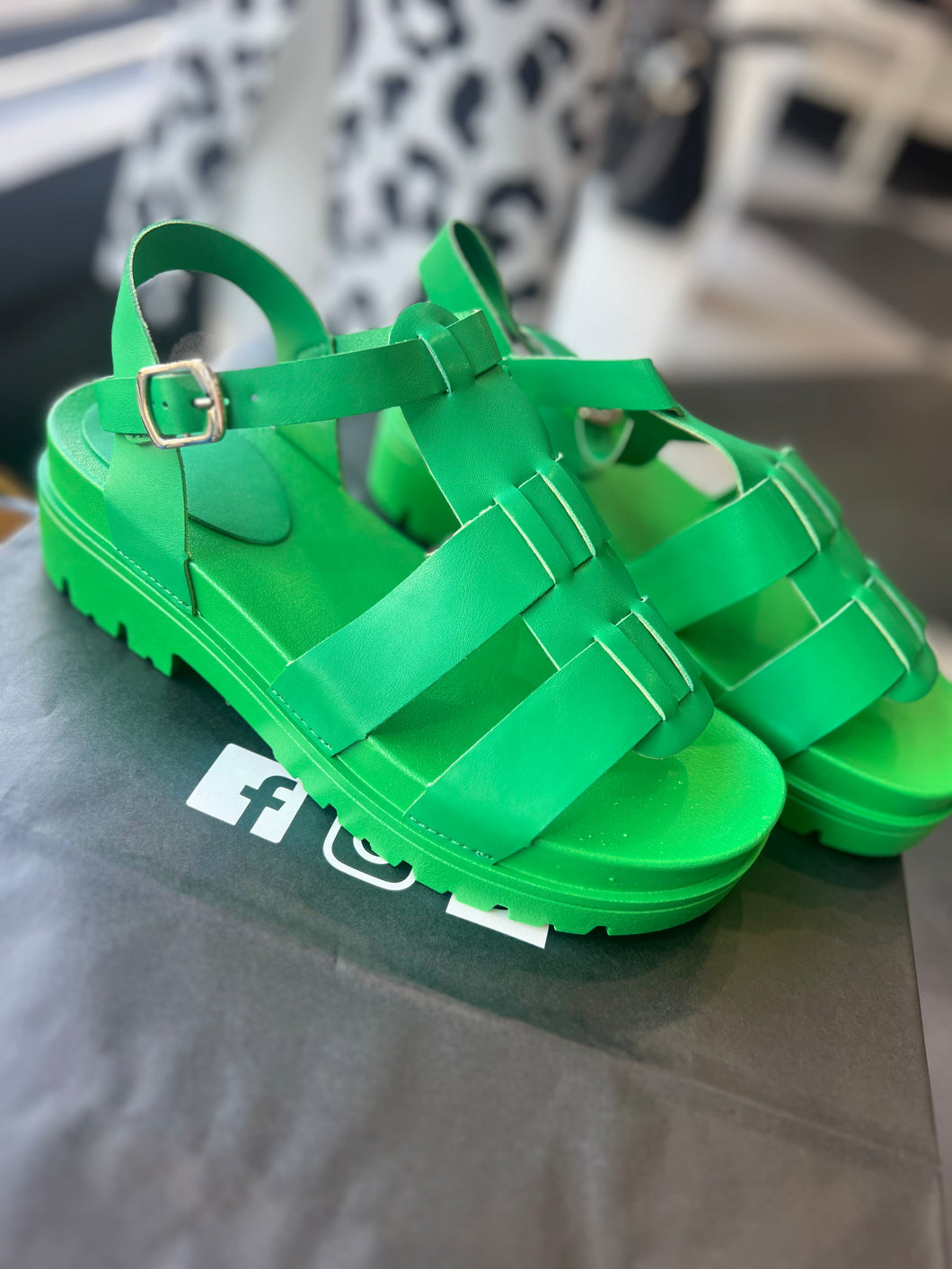 Roman Green Sandal (Size 5) - chichappensboutique