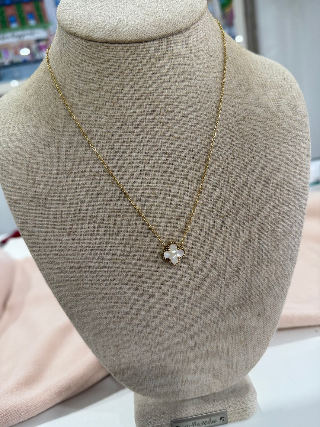 Single Clover Necklace - Faux Pearl - chichappensboutique