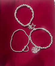 Load image into Gallery viewer, Heart Stretch Bracelet - chichappensboutique