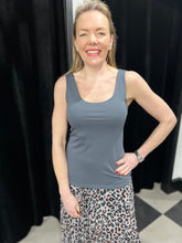 Load image into Gallery viewer, Essential layering vest (standard length) - chichappensboutique