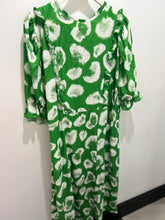 Load image into Gallery viewer, Extra Chic Emerald Smudge Midi - chichappensboutique