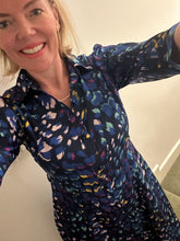 Load image into Gallery viewer, The Carrie Dress (navy &amp; cobalt) - chichappensboutique