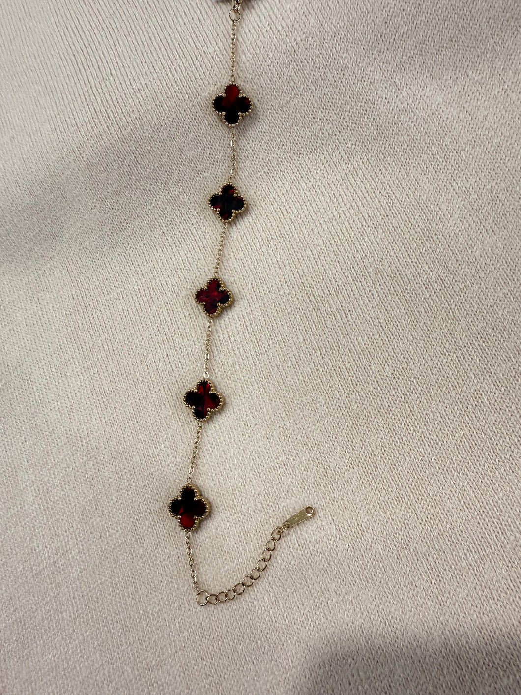 5 Clover Bracelet- Red - chichappensboutique