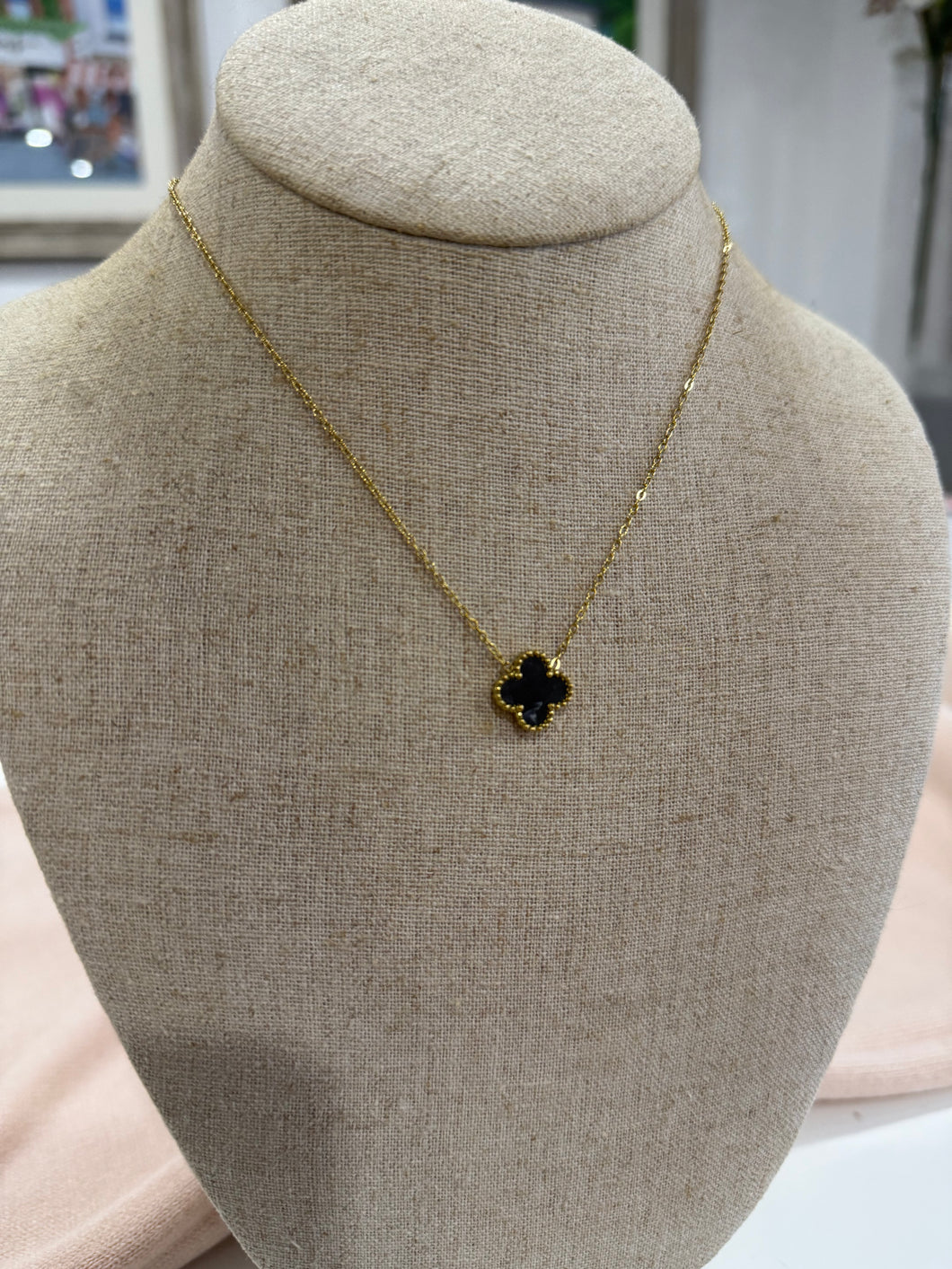 Single Clover Necklace - Black - chichappensboutique
