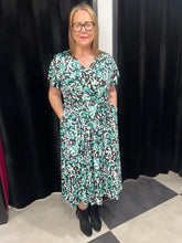 Load image into Gallery viewer, The Isabella Short Sleeves (new colours) - chichappensboutique