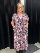 Load image into Gallery viewer, The Isabella Short Sleeves (new colours) - chichappensboutique