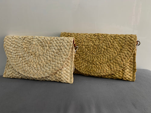 Woven Straw Clutch (various colours) - chichappensboutique