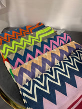 Load image into Gallery viewer, Zig Zag Scarf - chichappensboutique