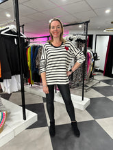 Load image into Gallery viewer, Leather Look Leggings Black - chichappensboutique