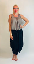 Load image into Gallery viewer, Essential Pleat Front Bubble Top - chichappensboutique